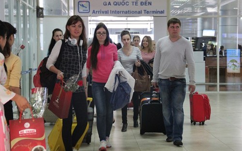 Международный аэропорт Камрань открыл прямую авиалинию в Москву - ảnh 1